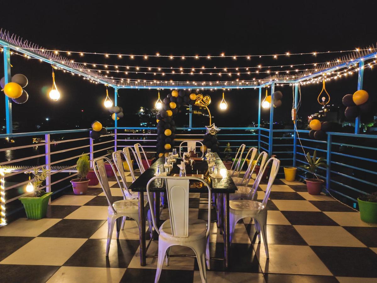 Hotel Lake Bridge ウダイプル エクステリア 写真