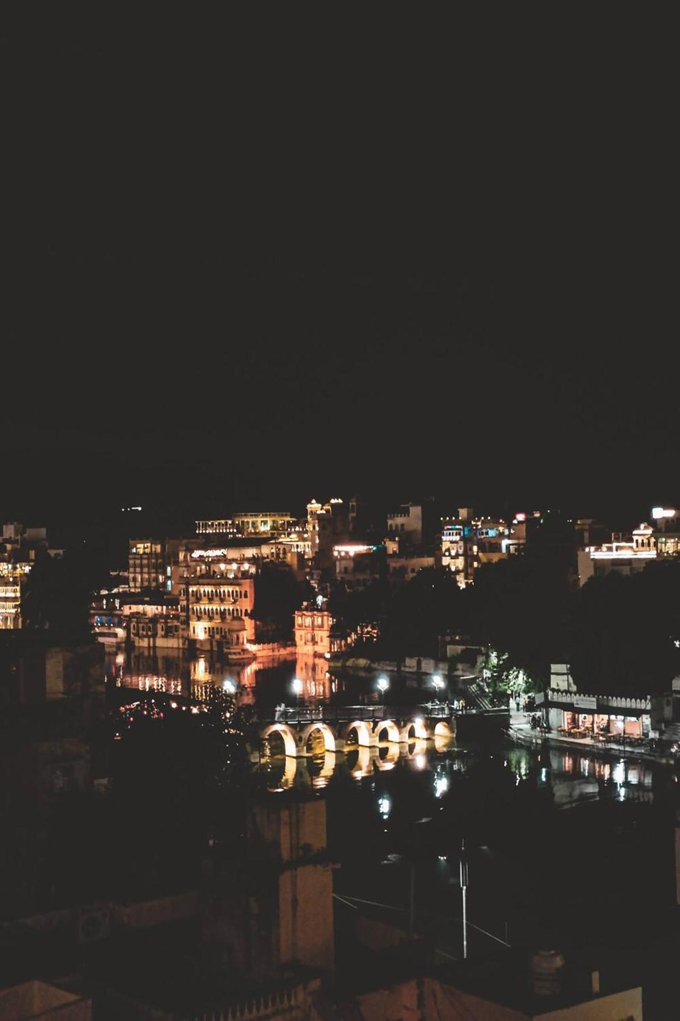 Hotel Lake Bridge ウダイプル エクステリア 写真