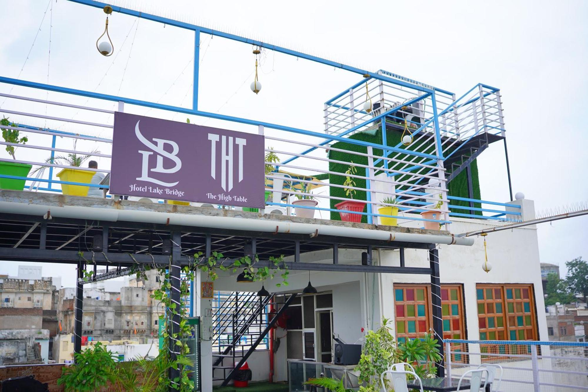 Hotel Lake Bridge ウダイプル エクステリア 写真